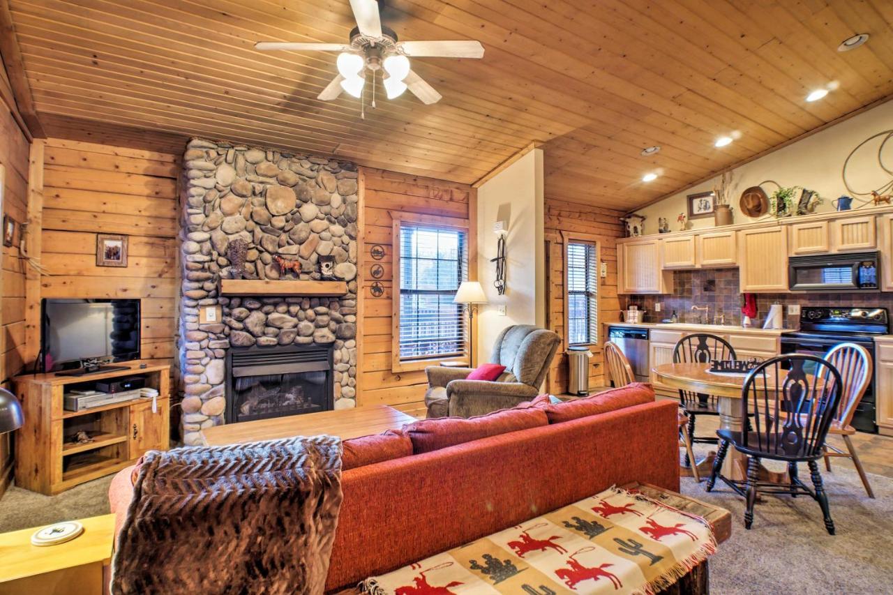 Cabin-Style Studio Right Off The Branson Strip! Apartment Exterior photo