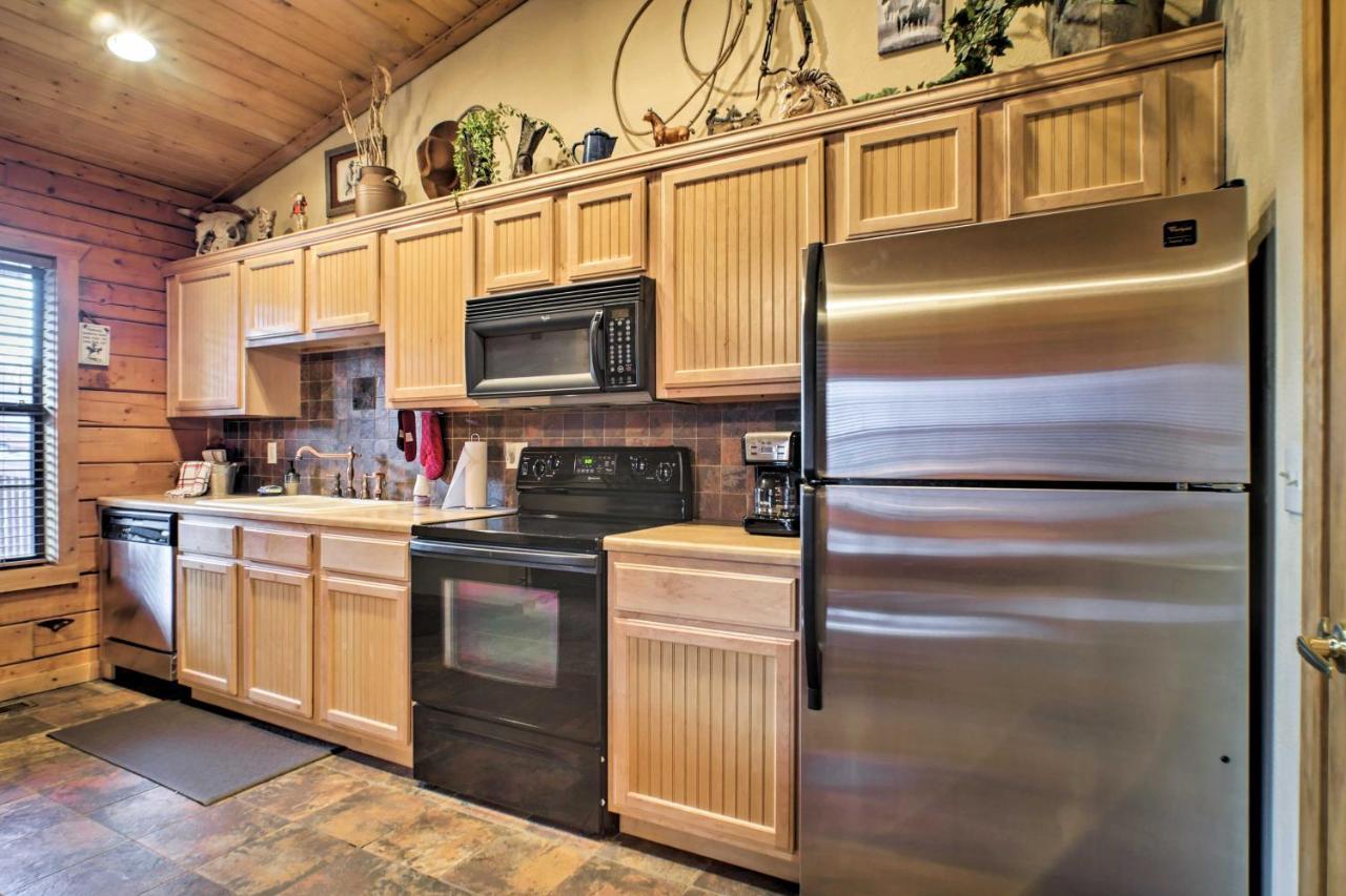 Cabin-Style Studio Right Off The Branson Strip! Apartment Exterior photo