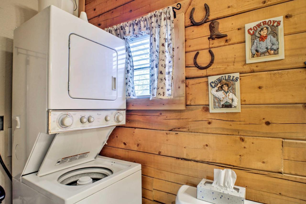 Cabin-Style Studio Right Off The Branson Strip! Apartment Exterior photo