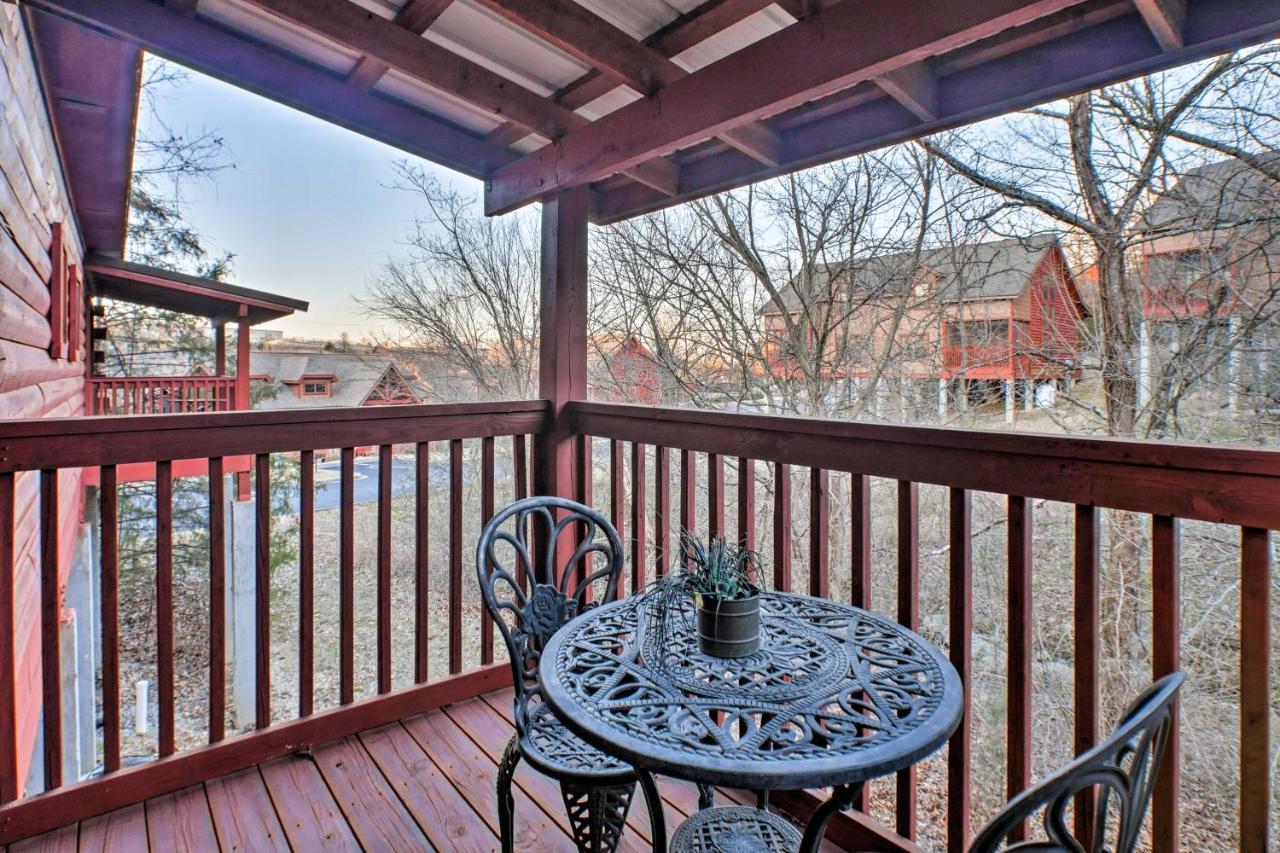 Cabin-Style Studio Right Off The Branson Strip! Apartment Exterior photo