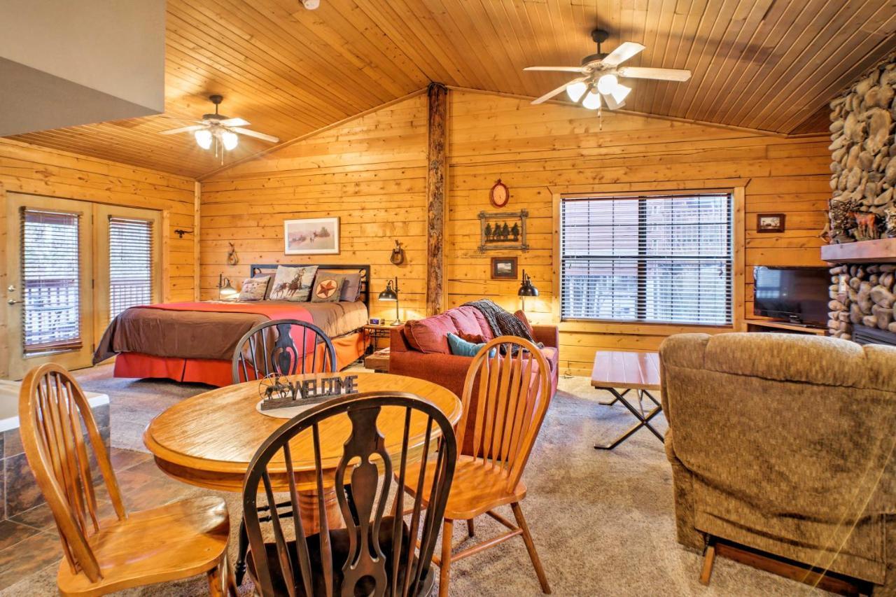 Cabin-Style Studio Right Off The Branson Strip! Apartment Exterior photo