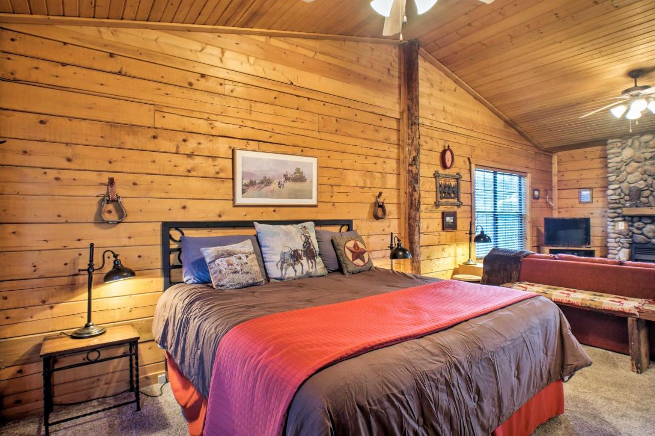Cabin-Style Studio Right Off The Branson Strip! Apartment Exterior photo
