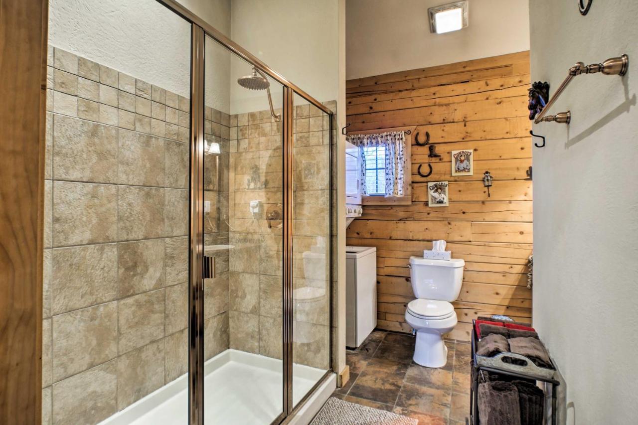 Cabin-Style Studio Right Off The Branson Strip! Apartment Exterior photo