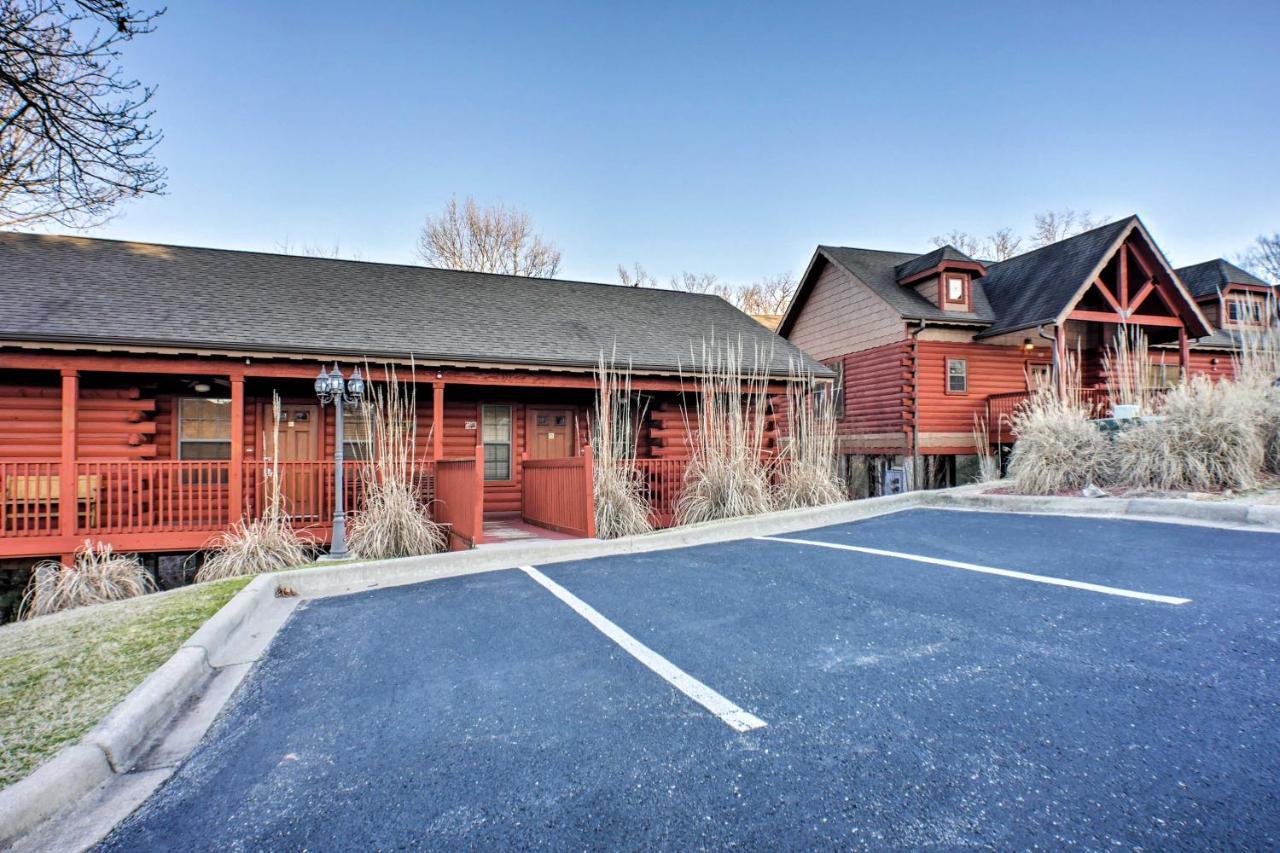 Cabin-Style Studio Right Off The Branson Strip! Apartment Exterior photo